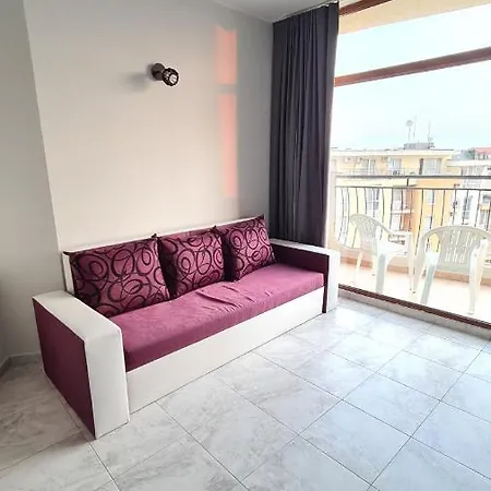 Lux In 4 Star Lägenhetshotell Slăntjev Brjag